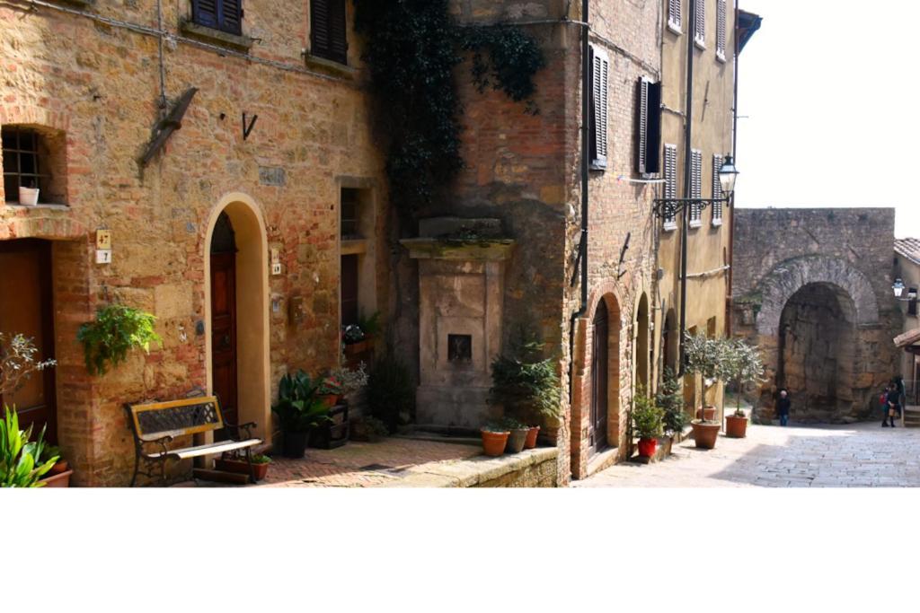 Casa Vacanze E Brevi Periodi Alla Porta Etrusca La Panchina Al Sole Volterra Eksteriør bilde