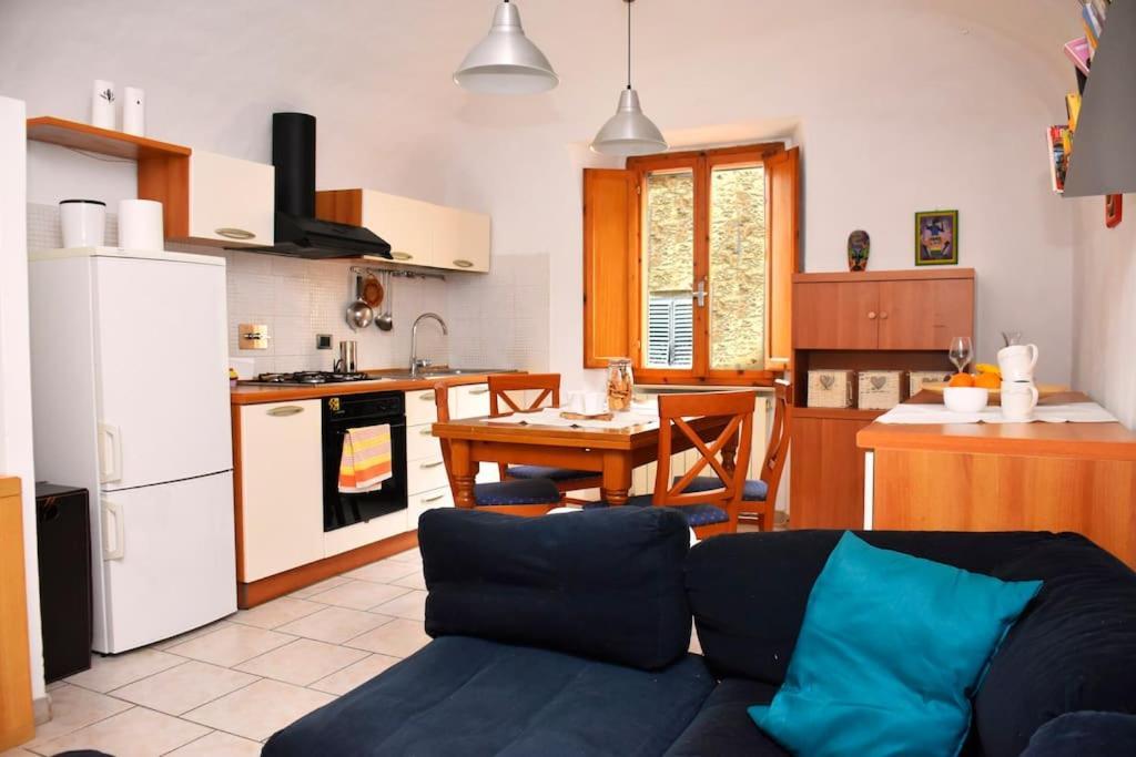 Casa Vacanze E Brevi Periodi Alla Porta Etrusca La Panchina Al Sole Volterra Eksteriør bilde